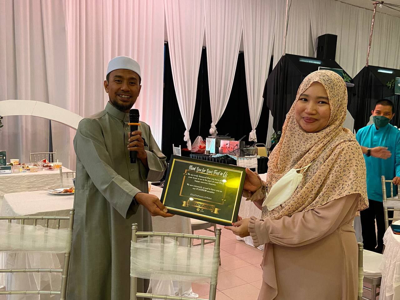 Buat ‘Comeback’ Setelah 2 Tahun Menyepi, Dr. Zarith Terima Anugerah Bangkit Semula dan Berjaya Viva Pada Bulan Ramadan